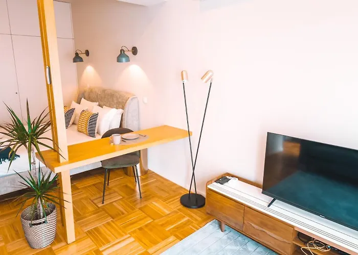 Near To Crystal Palace Oporto