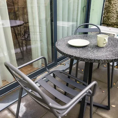 Near To Crystal Palace Порту