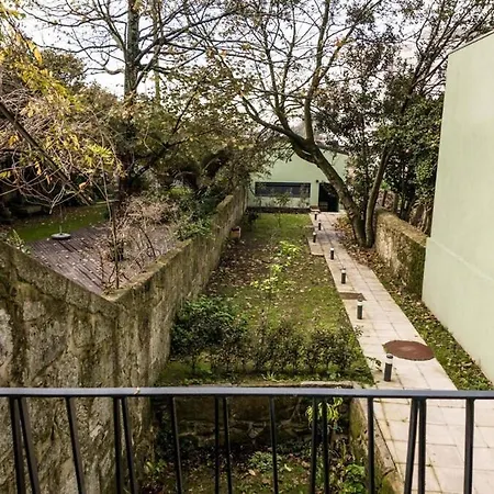 Near To Crystal Palace Oporto
